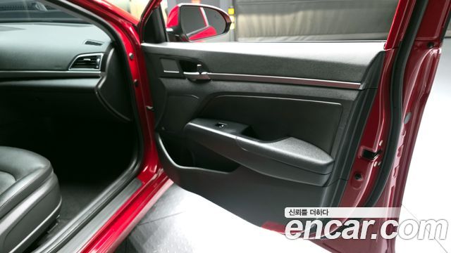 Hyundai AVANTE 2018 — photo 14