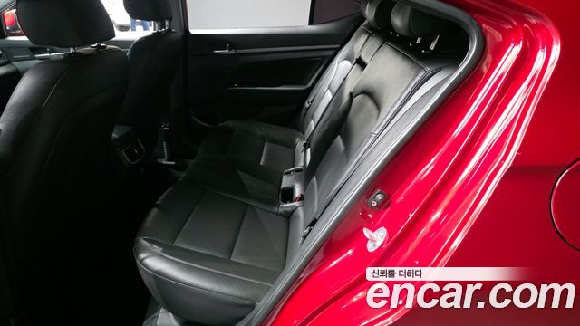 Hyundai AVANTE 2018 — photo 16