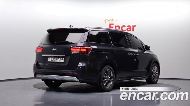Kia Canival 2017 — photo 2