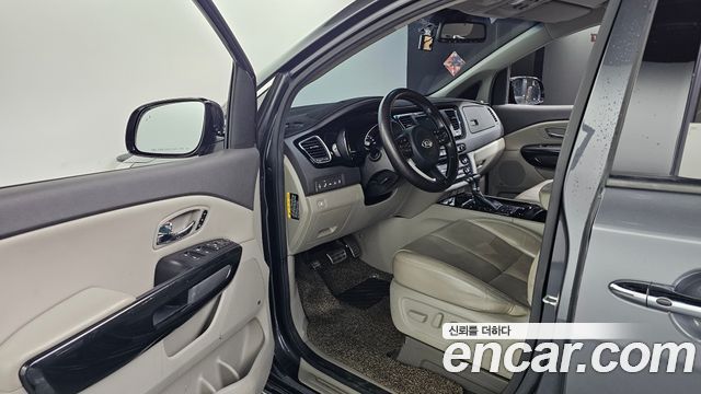 Kia Canival 2017 — photo 13