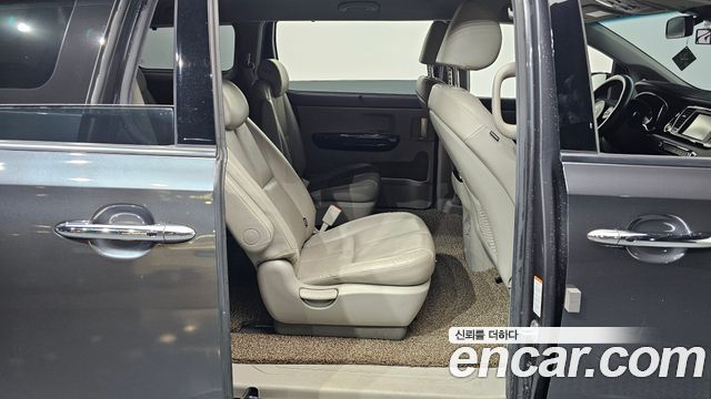 Kia Canival 2017 — photo 17