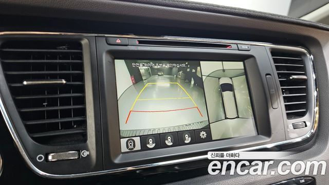 Kia Canival 2017 — photo 21
