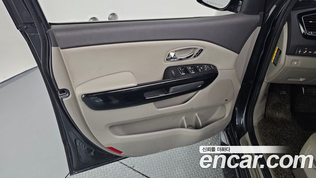 Kia Canival 2017 — photo 14