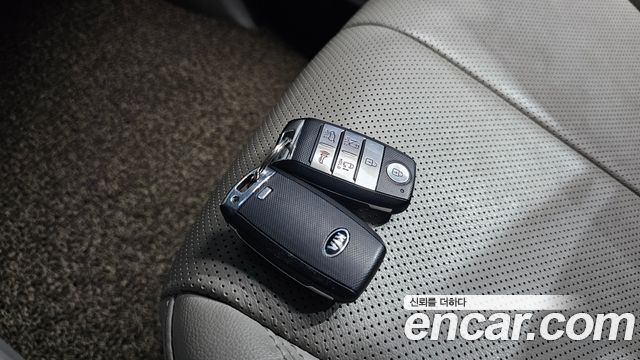 Kia Canival 2017 — photo 28