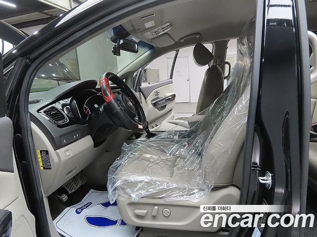 Kia Canival 2016 — photo 11