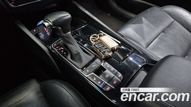 Kia K7 2019 — photo 12