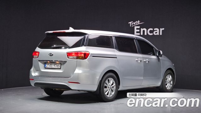 Kia Canival 2015 — photo 2