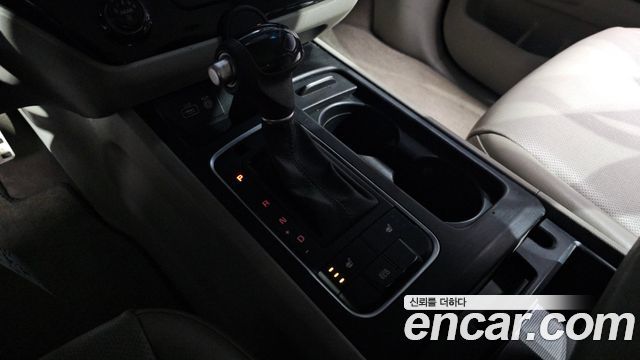 Kia Canival 2015 — photo 9