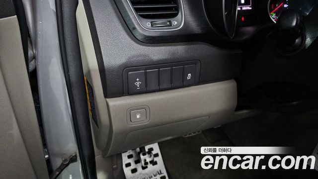 Kia Canival 2015 — photo 17