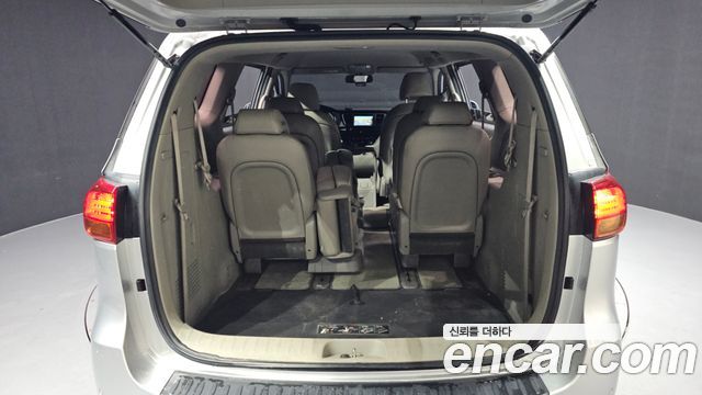 Kia Canival 2015 — photo 20