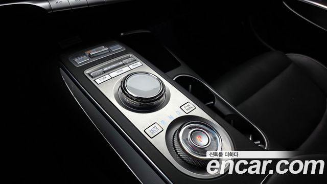 Genesis GV70 2023 — photo 9