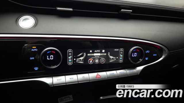 Genesis GV70 2023 — photo 18
