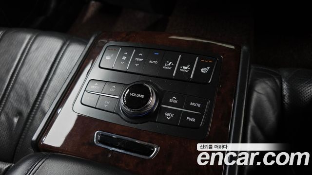 Hyundai Equus 2011 — photo 18