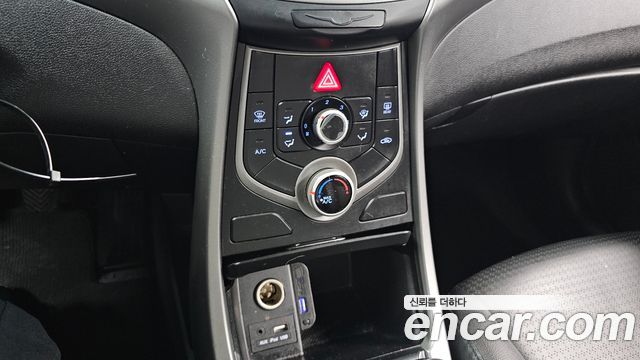 Hyundai AVANTE 2014 — photo 17