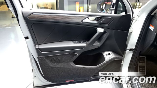Volkswagen Tiguan 2024 — photo 28