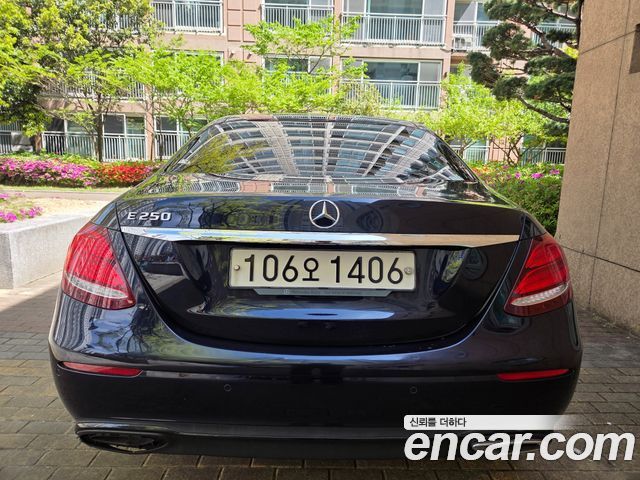 Mercedes-Benz E-Class 2020 — photo 8