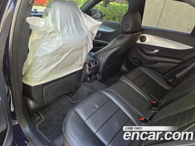 Mercedes-Benz E-Class 2020 — photo 10
