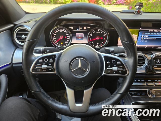 Mercedes-Benz E-Class 2020 — photo 12