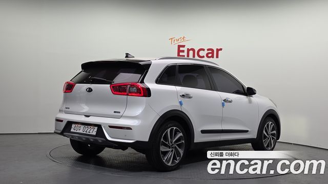 Kia Niro 2017 — photo 2