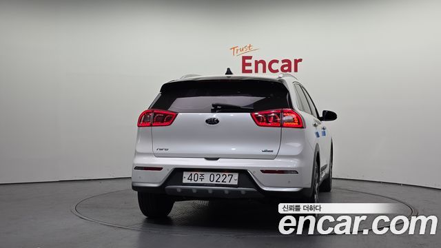 Kia Niro 2017 — photo 4