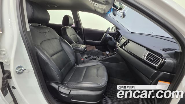 Kia Niro 2017 — photo 10