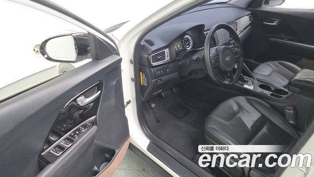 Kia Niro 2017 — photo 11