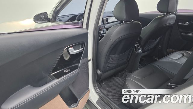 Kia Niro 2017 — photo 18