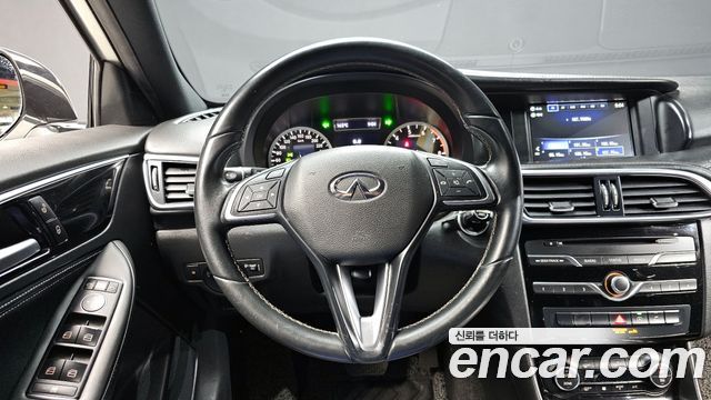Infiniti Q30 2019 — photo 18