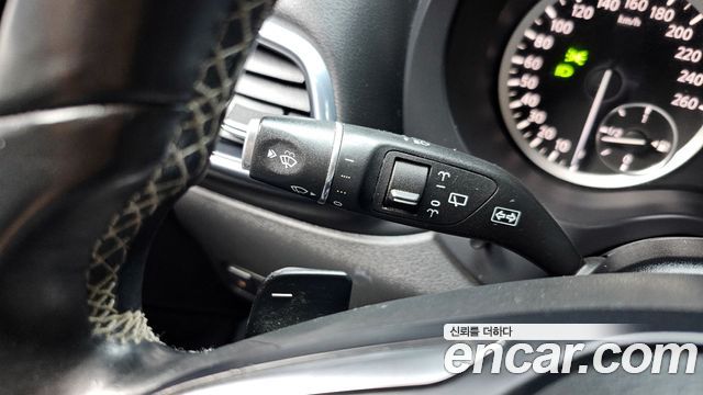 Infiniti Q30 2019 — photo 24