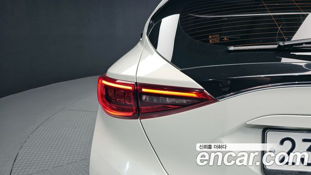 Infiniti Q30 2019 — photo 9