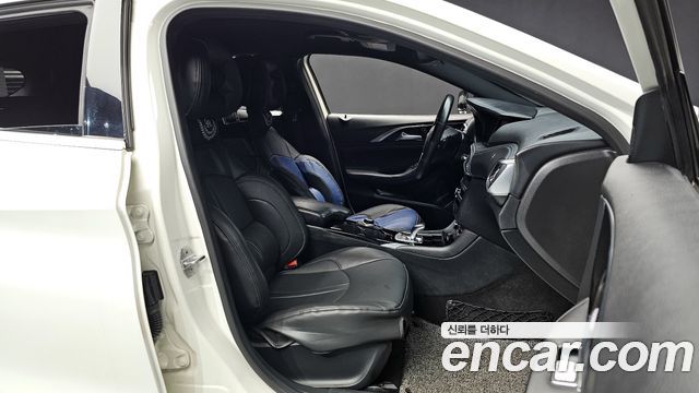 Infiniti Q30 2019 — photo 16