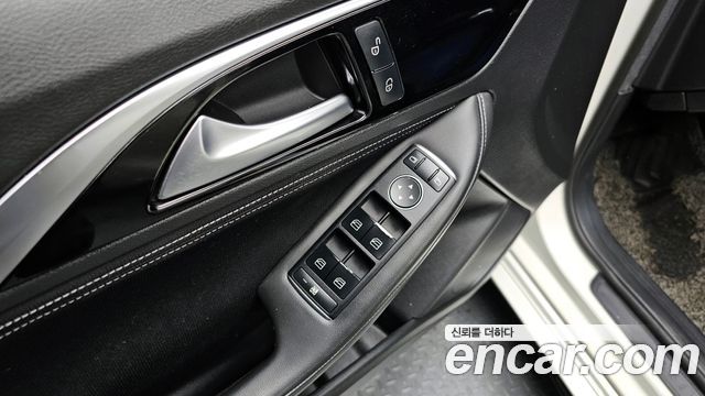 Infiniti Q30 2019 — photo 28
