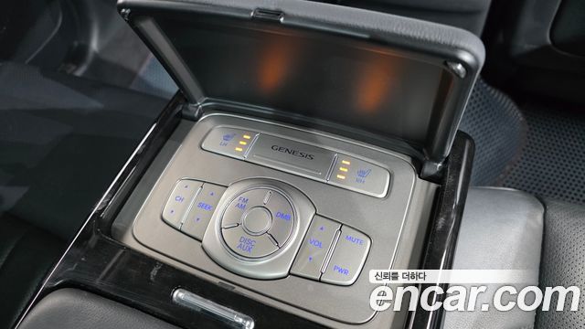Hyundai Genesis 2012 — photo 18