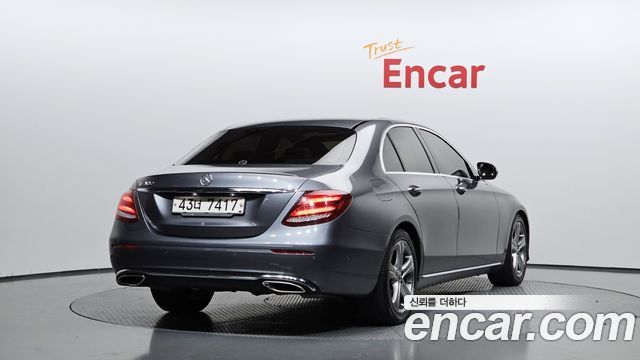 Mercedes-Benz E-Class 2018 — photo 2
