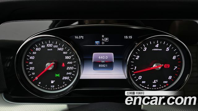Mercedes-Benz E-Class 2018 — photo 11