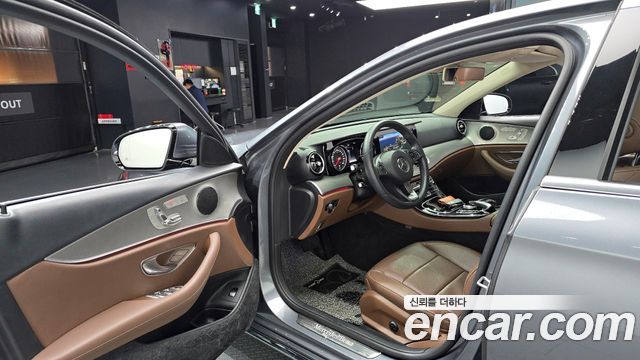 Mercedes-Benz E-Class 2018 — photo 13