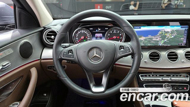 Mercedes-Benz E-Class 2018 — photo 19