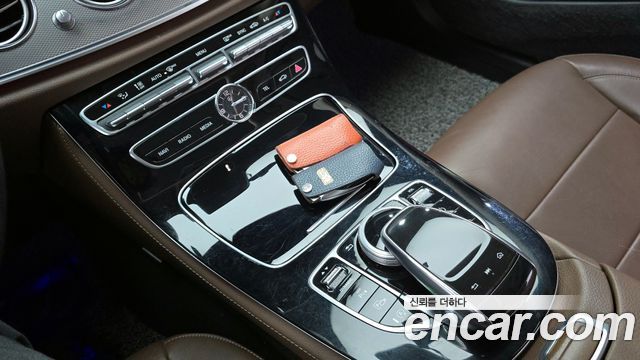 Mercedes-Benz E-Class 2018 — photo 24