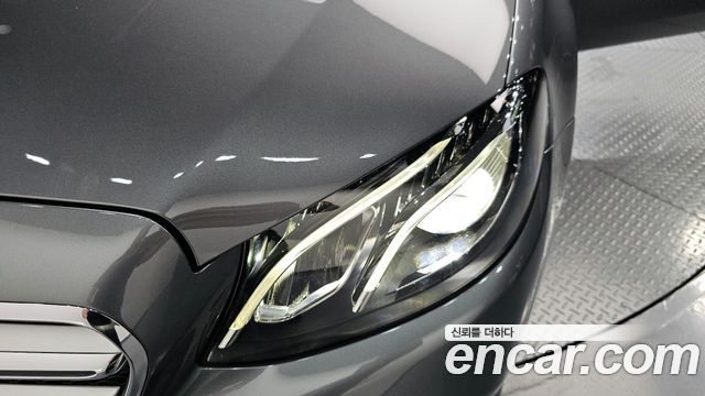 Mercedes-Benz E-Class 2018 — photo 8