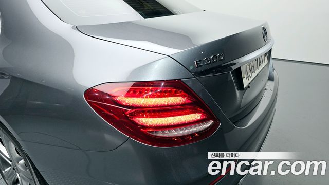 Mercedes-Benz E-Class 2018 — photo 9