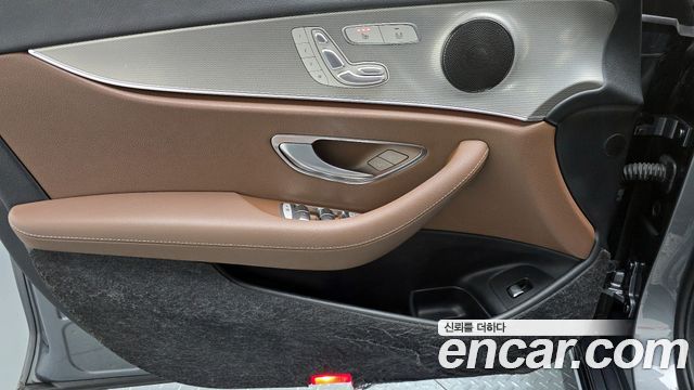 Mercedes-Benz E-Class 2018 — photo 14