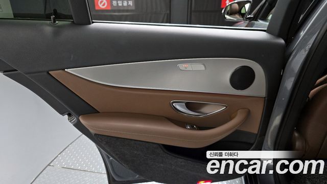 Mercedes-Benz E-Class 2018 — photo 15