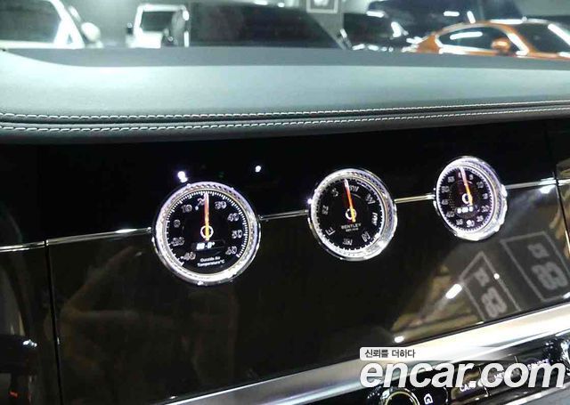 Bentley Continental 2018 — photo 11