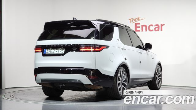 Land Rover Discovery 2023 — photo 2