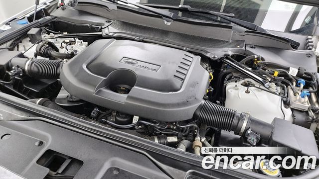Land Rover Discovery 2023 — photo 6
