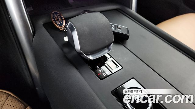 Land Rover Discovery 2023 — photo 12