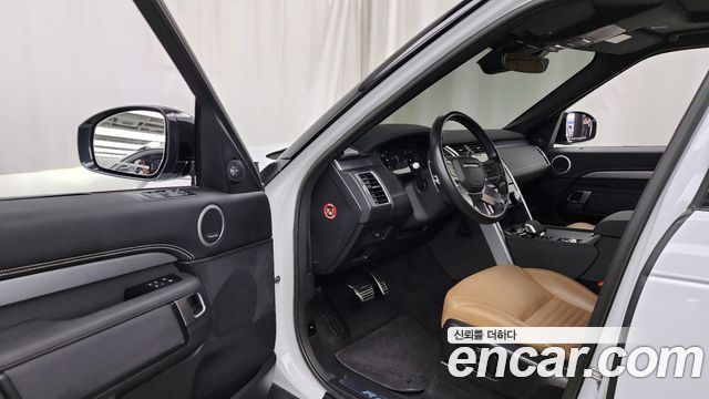 Land Rover Discovery 2023 — photo 13