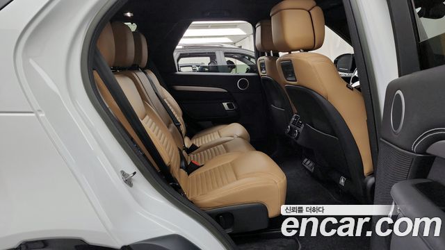 Land Rover Discovery 2023 — photo 18