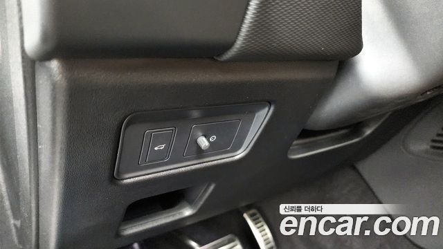 Land Rover Discovery 2023 — photo 22