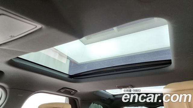Land Rover Discovery 2023 — photo 24